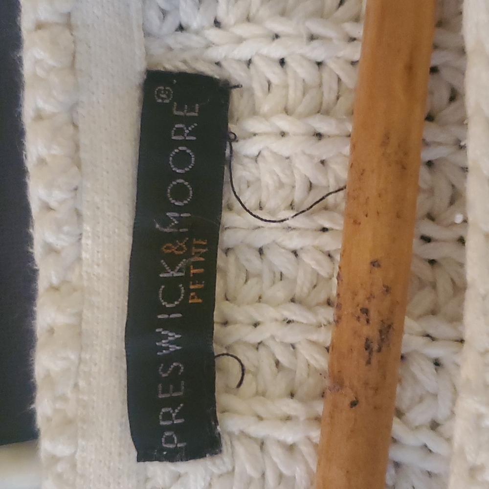 Ivory Sweater Size Medium - Picture 2 of 3